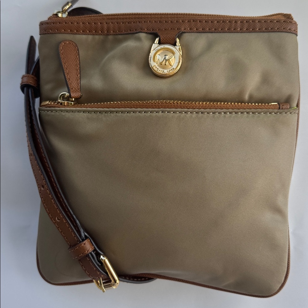 Michael Kors Kempton Kahai & Brown Crossbody